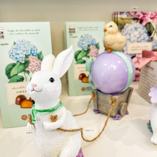  Coelho de Resina com Carriola 