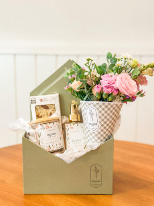 Box Bloom with Grace