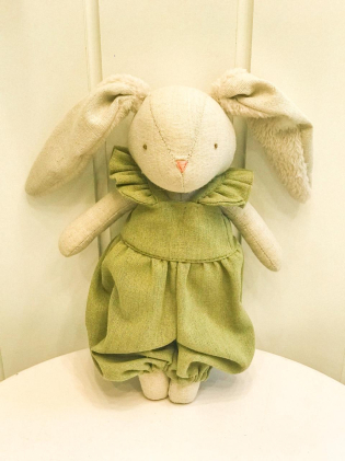 Coelho de Pelucia verde