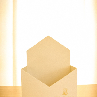 Caixa  envelope off-white- M
